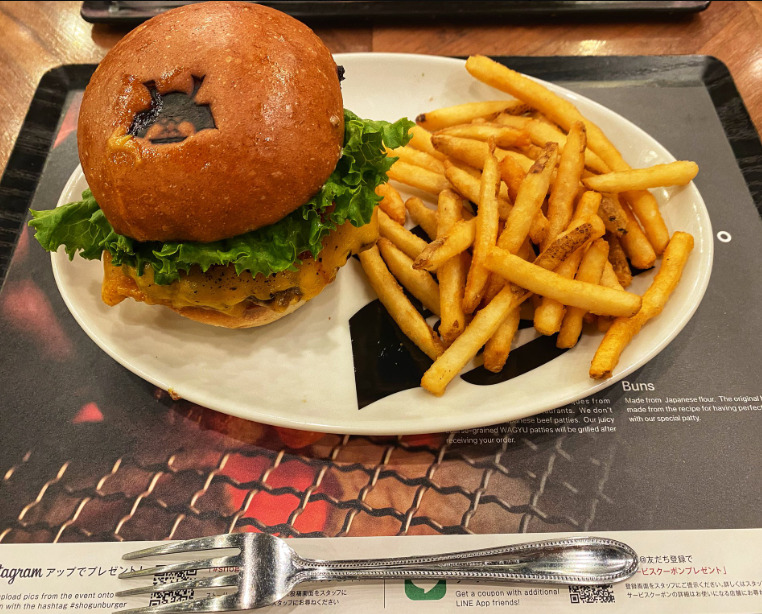 ショーグンバーガーの黒毛和牛バーガーとポテト