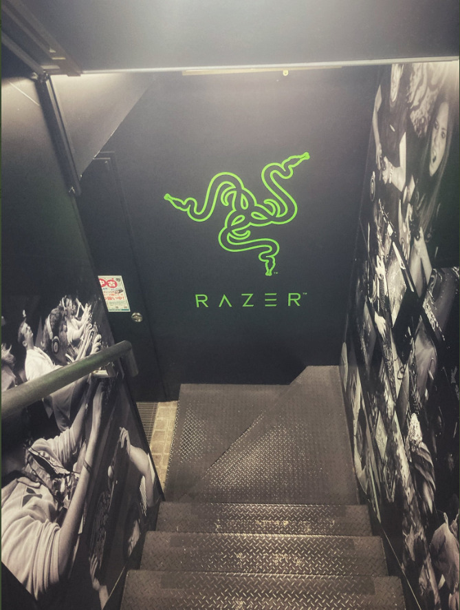 TSUKUMO eXの地下一階にあるRazerのオンリーショップ入口